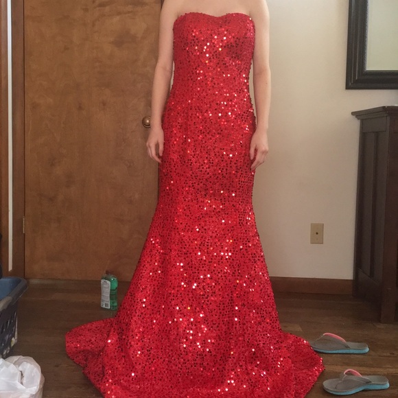 COPY - RED STRAPLESS PROM DRESS. I WILL DO OFFERS… - Picture 6 of 7